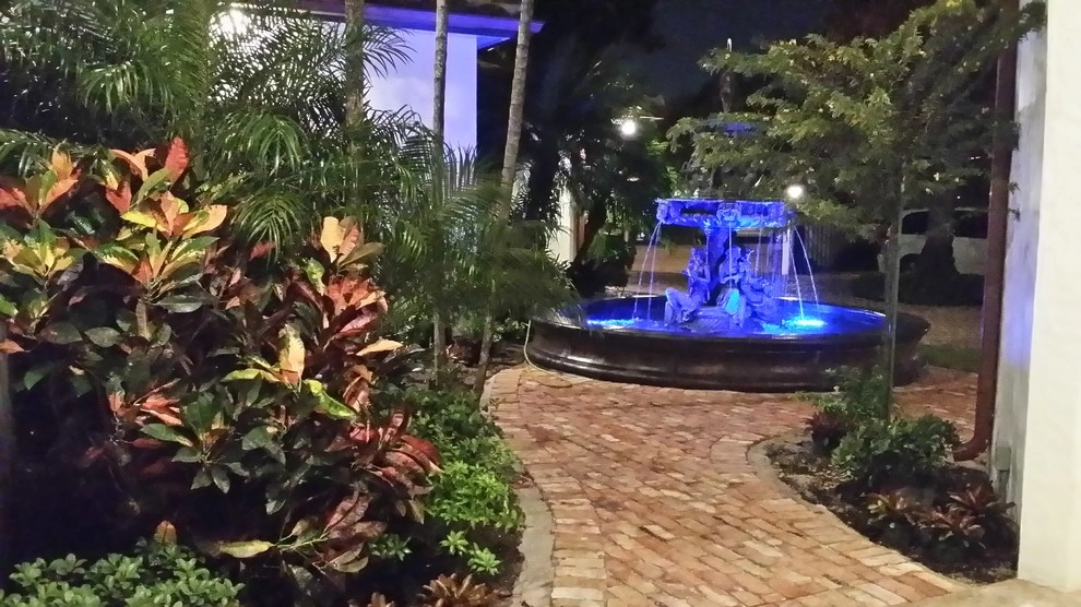 Elegant Entry Courtyard by Gardening Angel - Photo 9