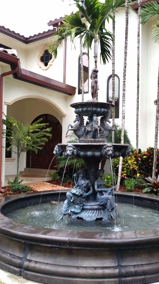 Elegant Entry Courtyard by Gardening Angel - Photo 5