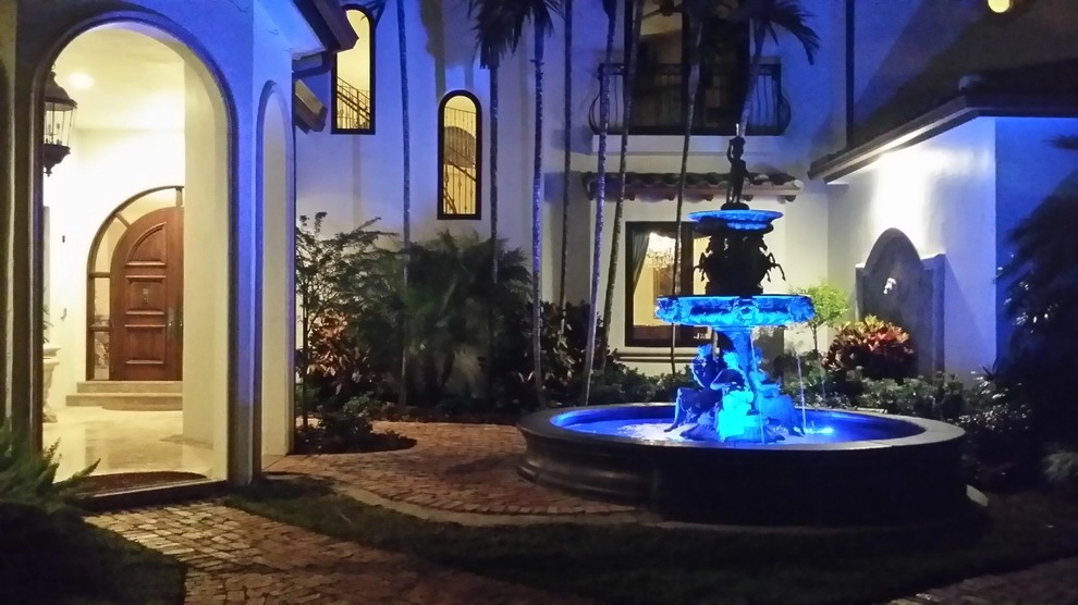 Elegant Entry Courtyard by Gardening Angel - Photo 4