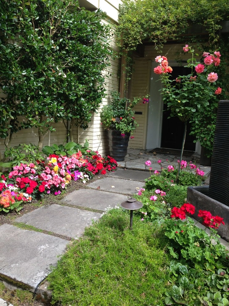 Magnolia Traditional Garden by Gardening GaGa - Photo 6