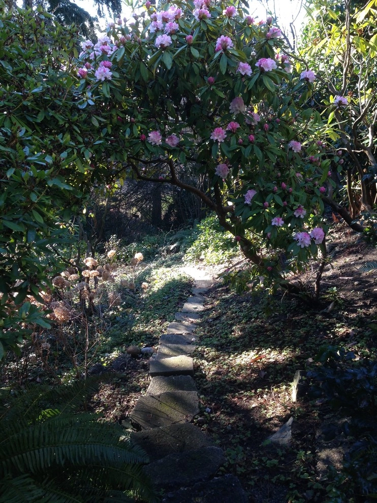 Magnolia Traditional Garden by Gardening GaGa - Photo 3