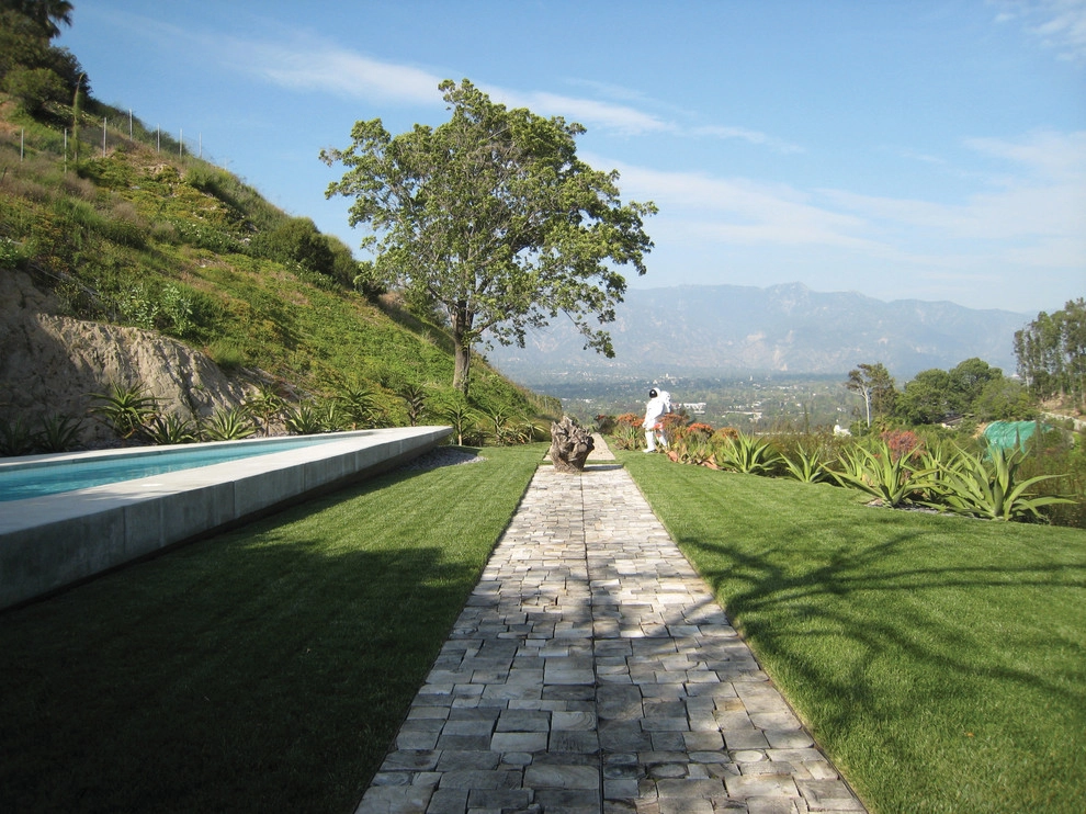 Glen Oaks Residence by GEL: Griffin Enright Landscape - Photo 4