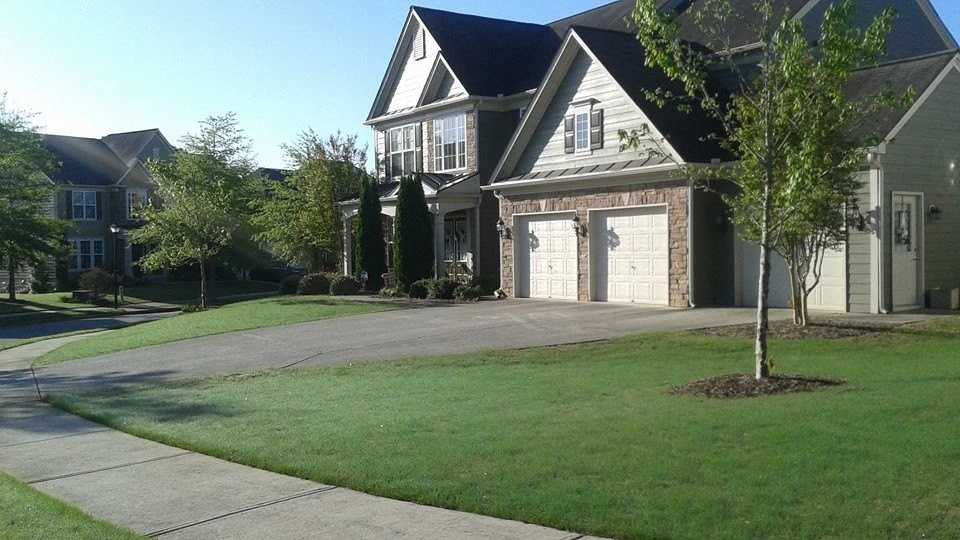 Pruitt's Lawn Care - Photo 9