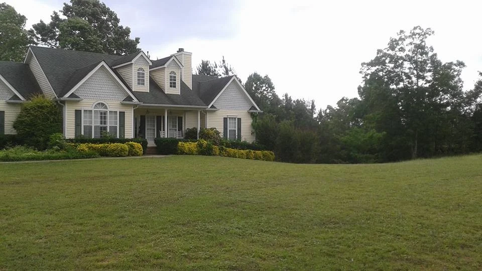 Pruitt's Lawn Care - Photo 10