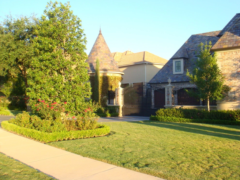 Frisco, Texas Estate Home by Absolutely Bushed Landscaping - Photo 7