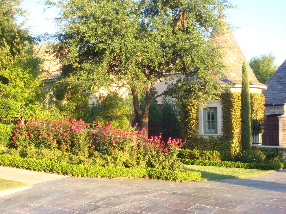Frisco, Texas Estate Home by Absolutely Bushed Landscaping - Photo 4