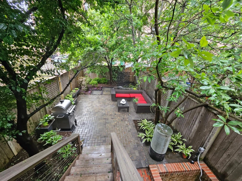 Sun and shade rowhouse by Lawson Yardscapes - Photo 3