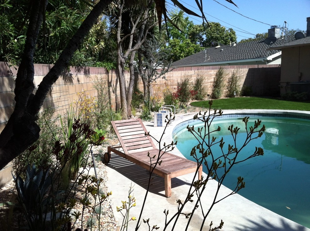 Backyards with Water Features, Pools and Spas by Gravel And Green - Photo 7