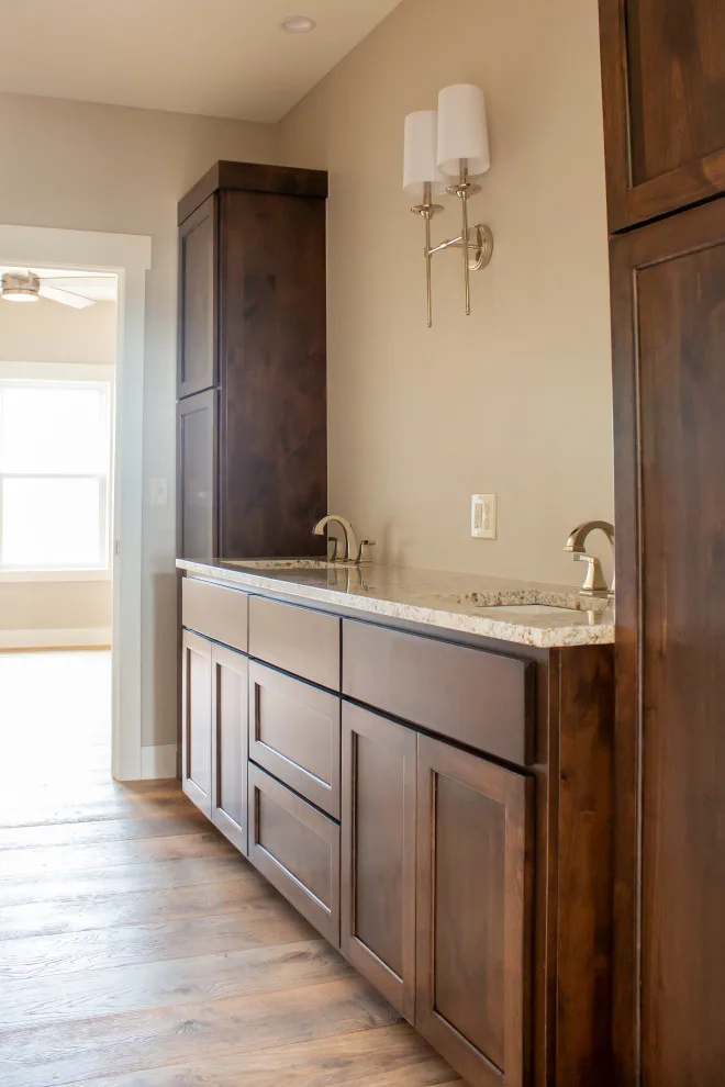 Albright Classic Residence - Bedroom & Bathroom by Robbins Construction - Photo 8