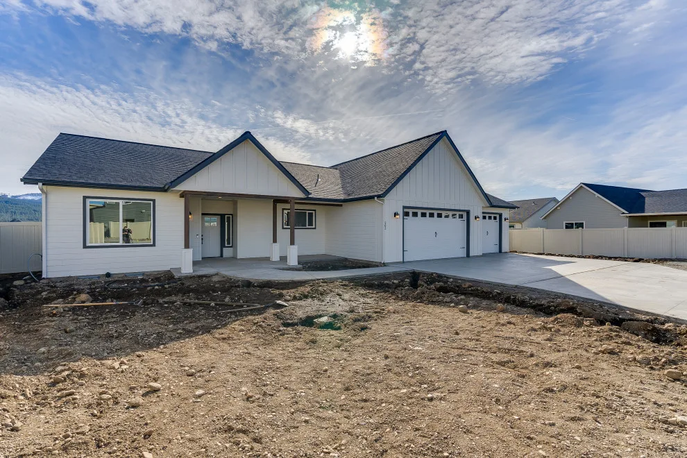 Farmhouse Style Alpine Floorplan by Premier Quality Homes INC - Photo 23
