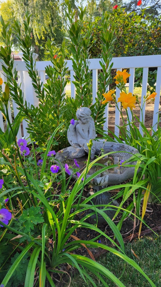West LA Cottage Bungalow by Green Landscape Designs - Photo 2
