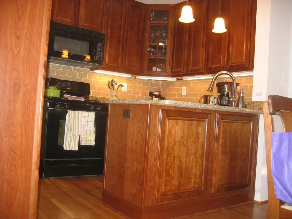 1940s Del Ray Townhouse Kitchen by Beverly Thomas LLC - Photo 3