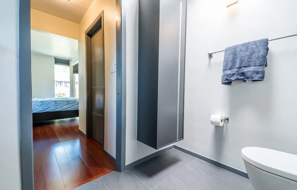 Contemporary Bathroom Aesthetics by Modern Builders Co LLC - Photo 16