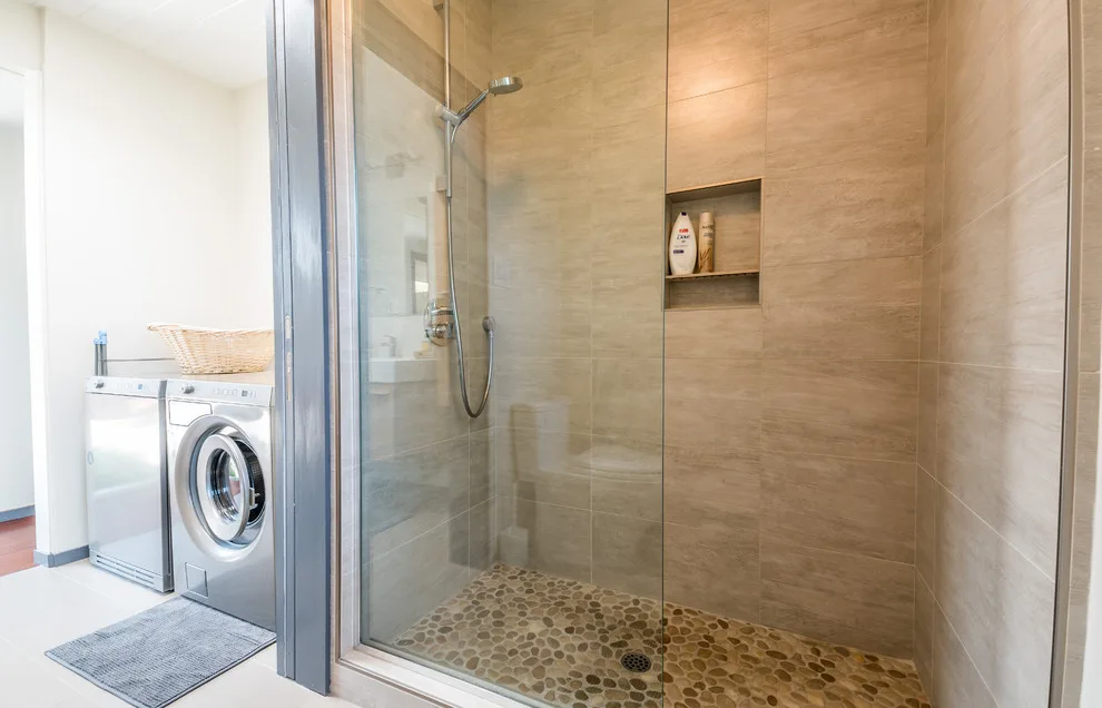 Contemporary Bathroom Aesthetics by Modern Builders Co LLC - Photo 11