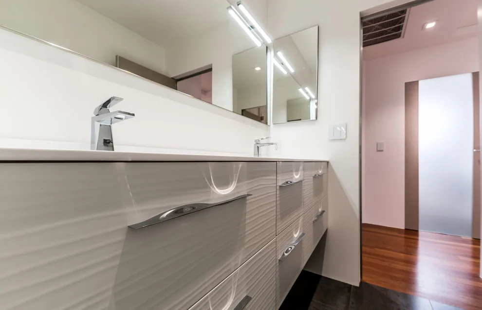 Contemporary Bathroom Aesthetics by Modern Builders Co LLC - Photo 8