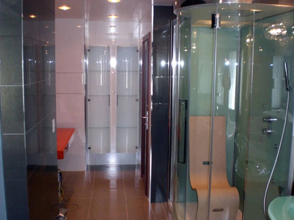 Contemporary Bathroom Aesthetics by Modern Builders Co LLC - Photo 12