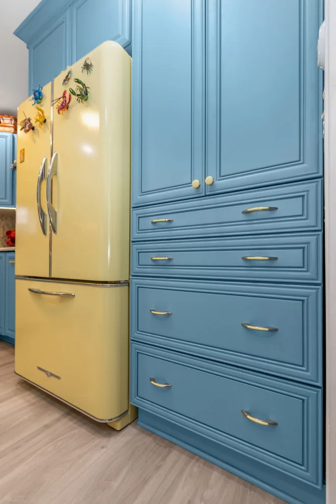 Creative Cottage Kitchen by L-Bro Enterprises Inc. - Photo 4