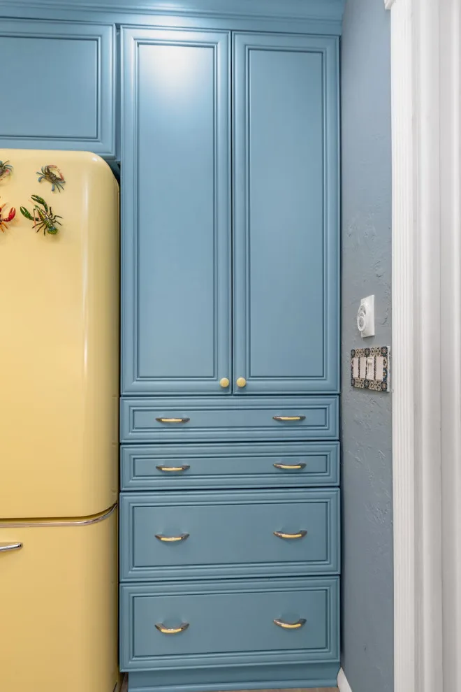 Creative Cottage Kitchen by L-Bro Enterprises Inc. - Photo 2