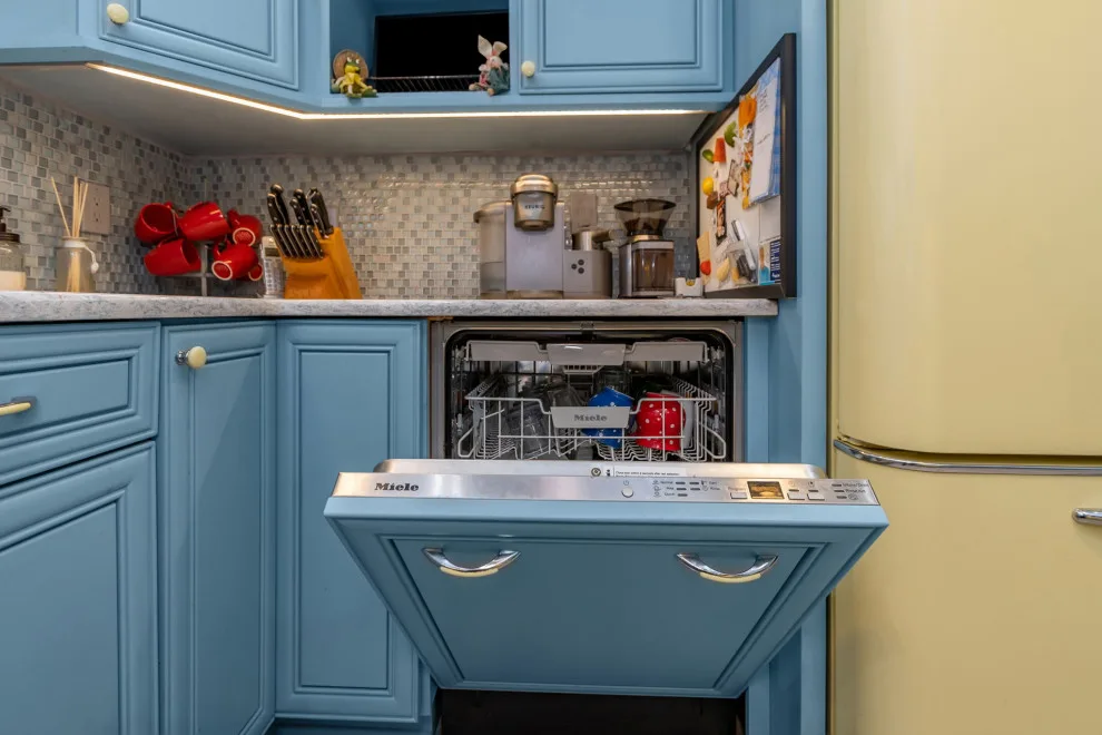 Creative Cottage Kitchen by L-Bro Enterprises Inc. - Photo 9