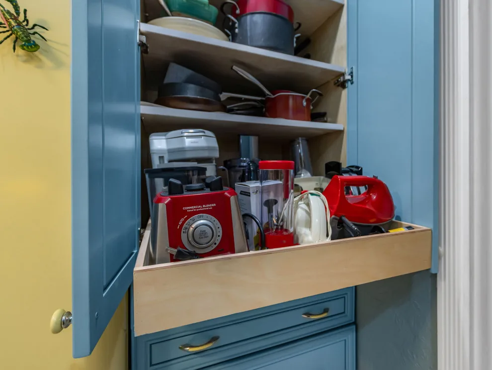 Creative Cottage Kitchen by L-Bro Enterprises Inc. - Photo 11