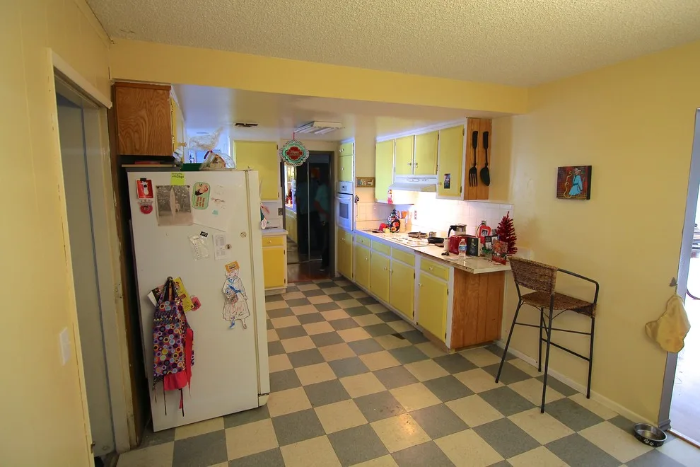 HGTV's "KITCHEN CRASHERS" Episode 806 Aired in Fall 2015 by JKL Development Inc. - Photo 2
