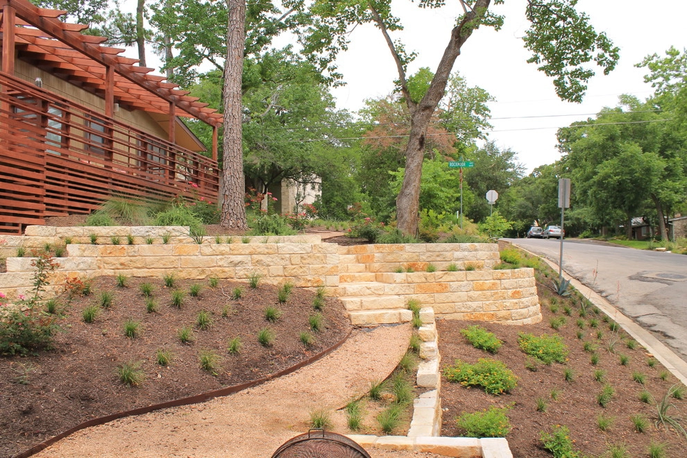 Tarrytown Side Yard by GreenScapes Landscaping & Pools - Photo 9