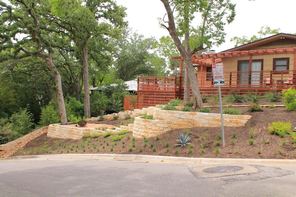 Tarrytown Side Yard by GreenScapes Landscaping & Pools - Photo 4