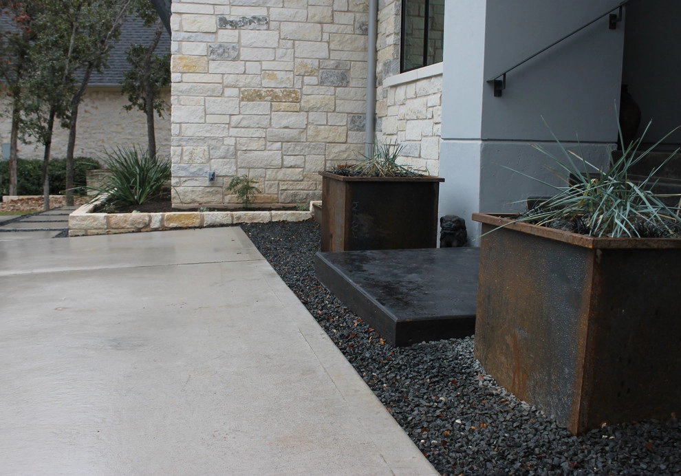 Modern Front Entry by GreenScapes Landscaping & Pools - Photo 6