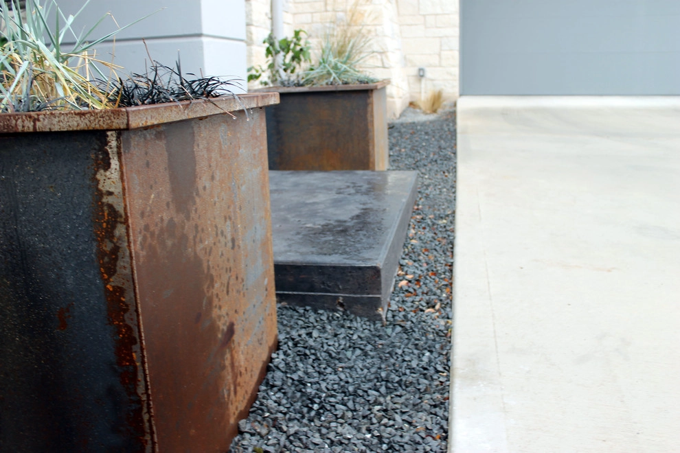Modern Front Entry by GreenScapes Landscaping & Pools - Photo 7