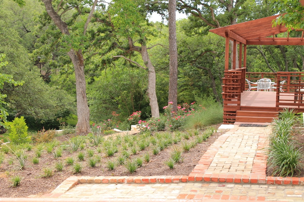 Tarrytown Side Yard by GreenScapes Landscaping & Pools - Photo 8