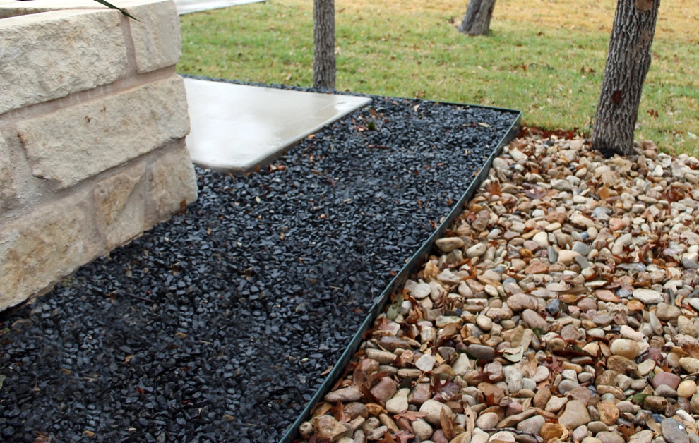 Modern Front Entry by GreenScapes Landscaping & Pools - Photo 5