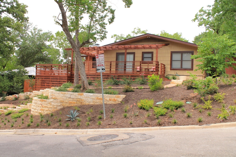 Tarrytown Side Yard by GreenScapes Landscaping & Pools - Photo 11