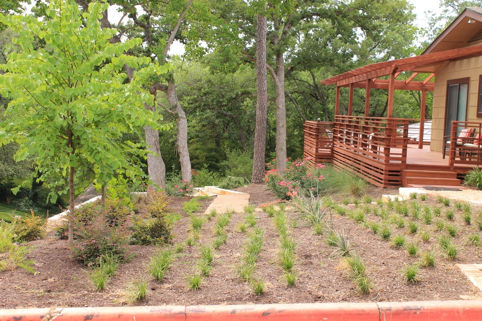 Tarrytown Side Yard by GreenScapes Landscaping & Pools - Photo 13