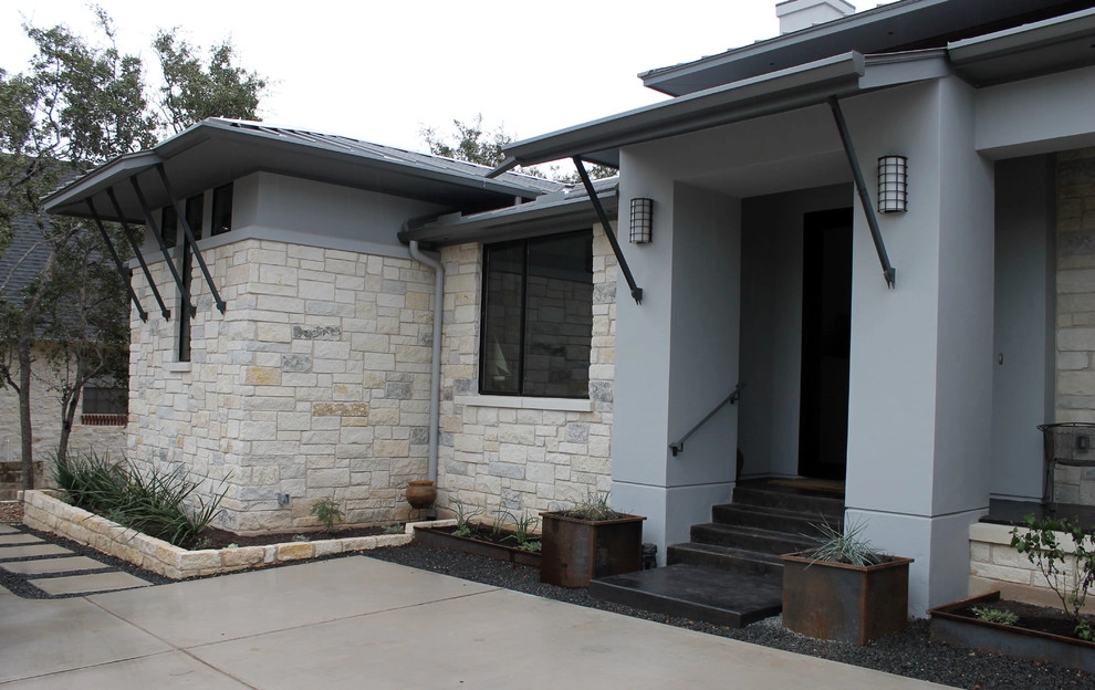Modern Front Entry by GreenScapes Landscaping & Pools - Photo 2