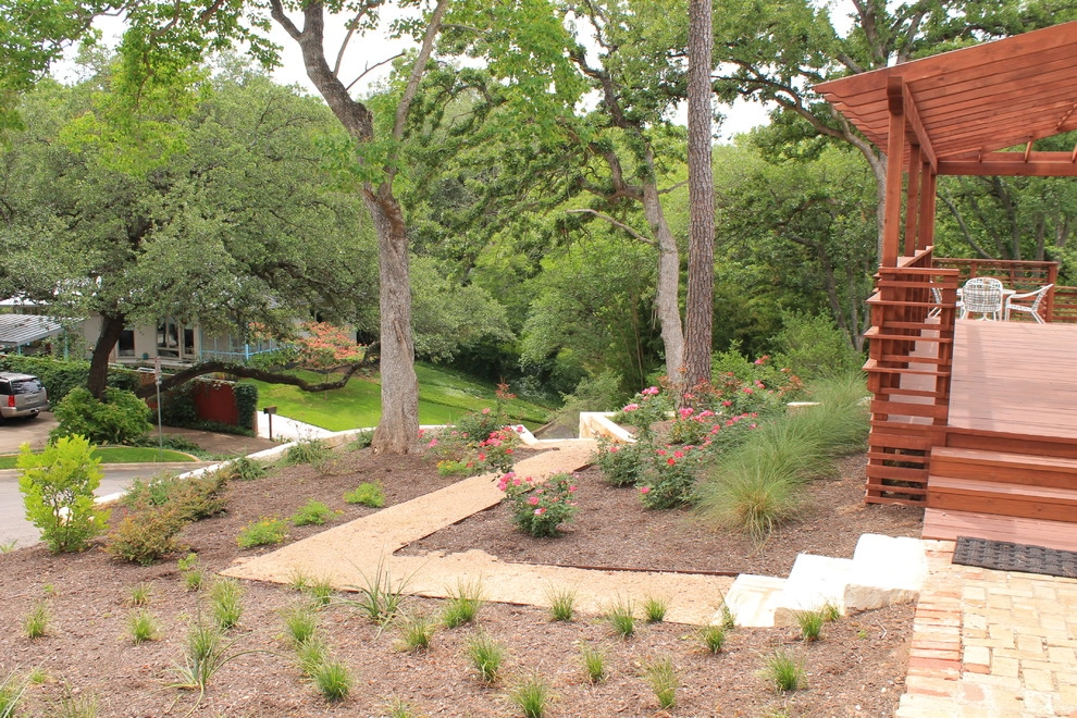 Tarrytown Side Yard by GreenScapes Landscaping & Pools - Photo 6