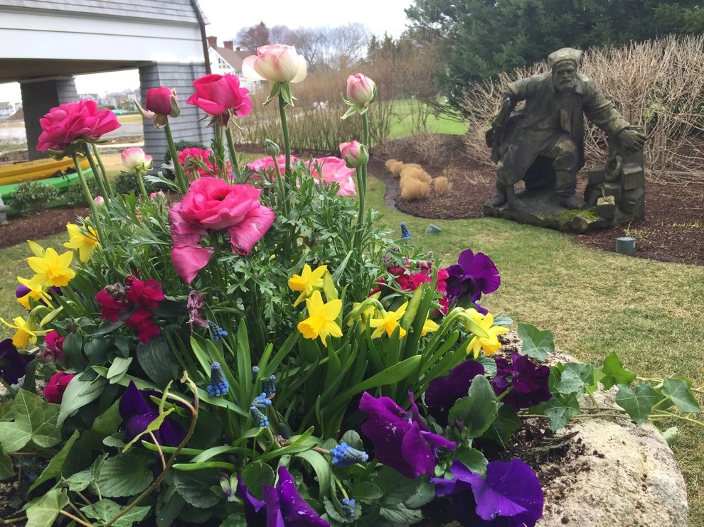 Seasonal Color by Gro Pro Landscape Company Inc. - Photo 36