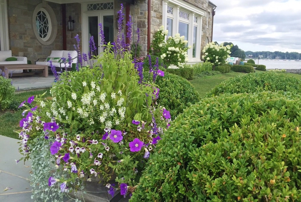 Seasonal Color by Gro Pro Landscape Company Inc. - Photo 35