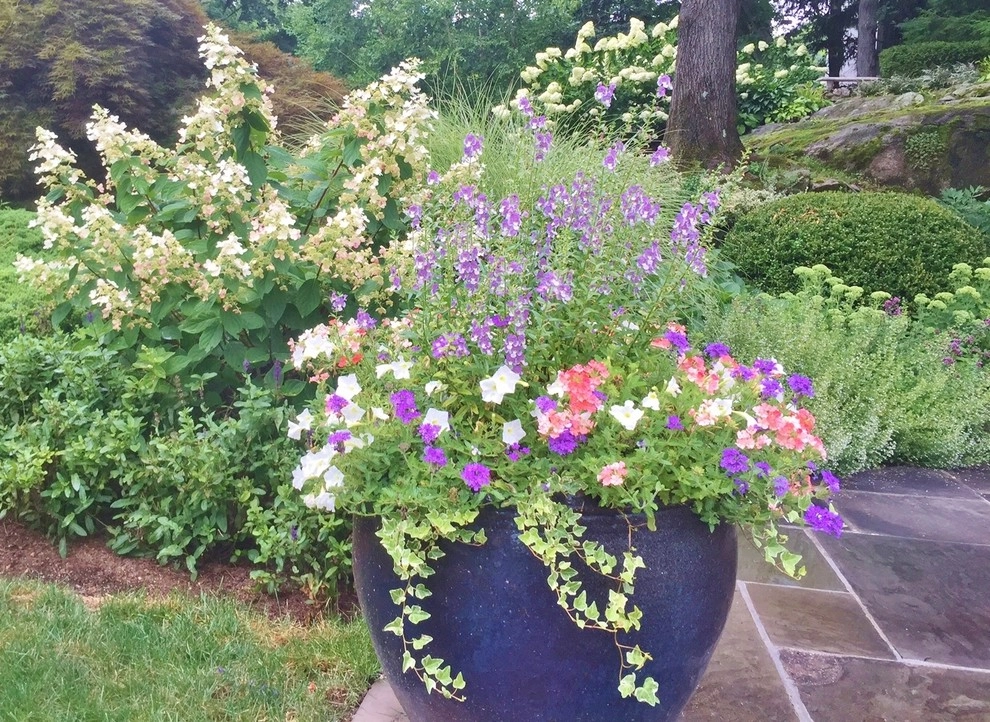 Seasonal Color by Gro Pro Landscape Company Inc. - Photo 12