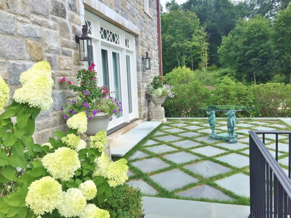 Our Gardens by Gro Pro Landscape Company Inc. - Photo 30