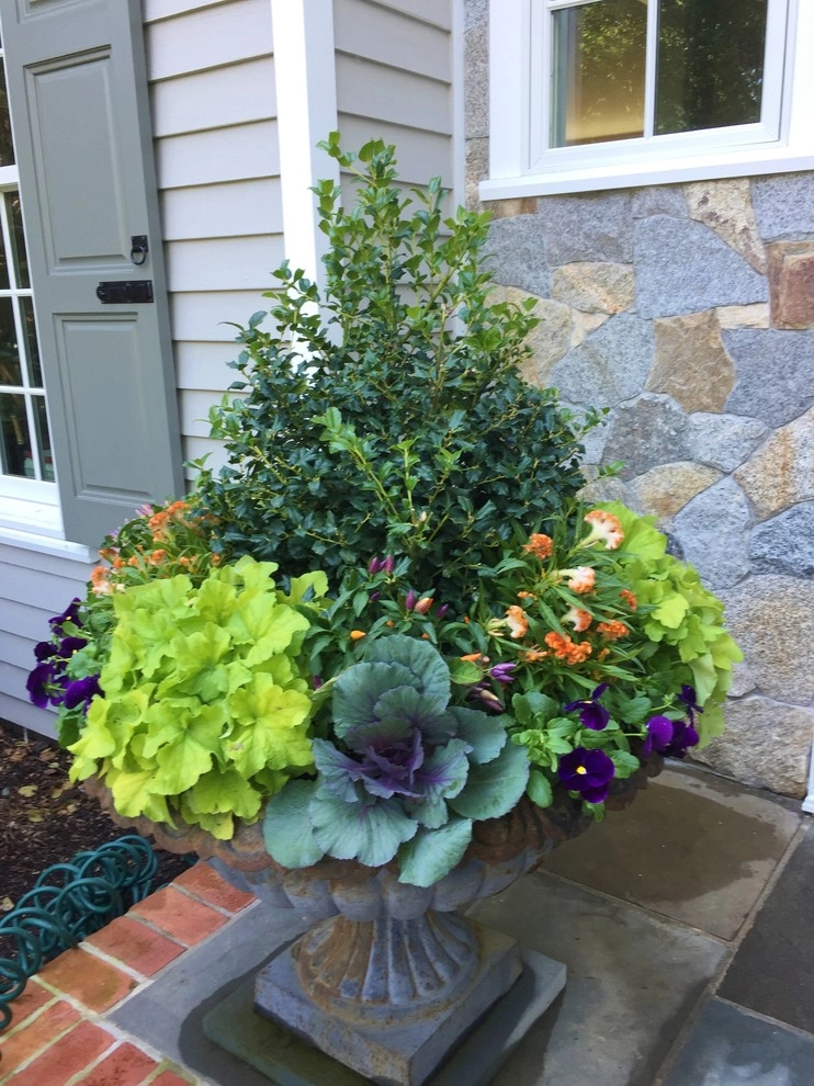 Seasonal Color by Gro Pro Landscape Company Inc. - Photo 3