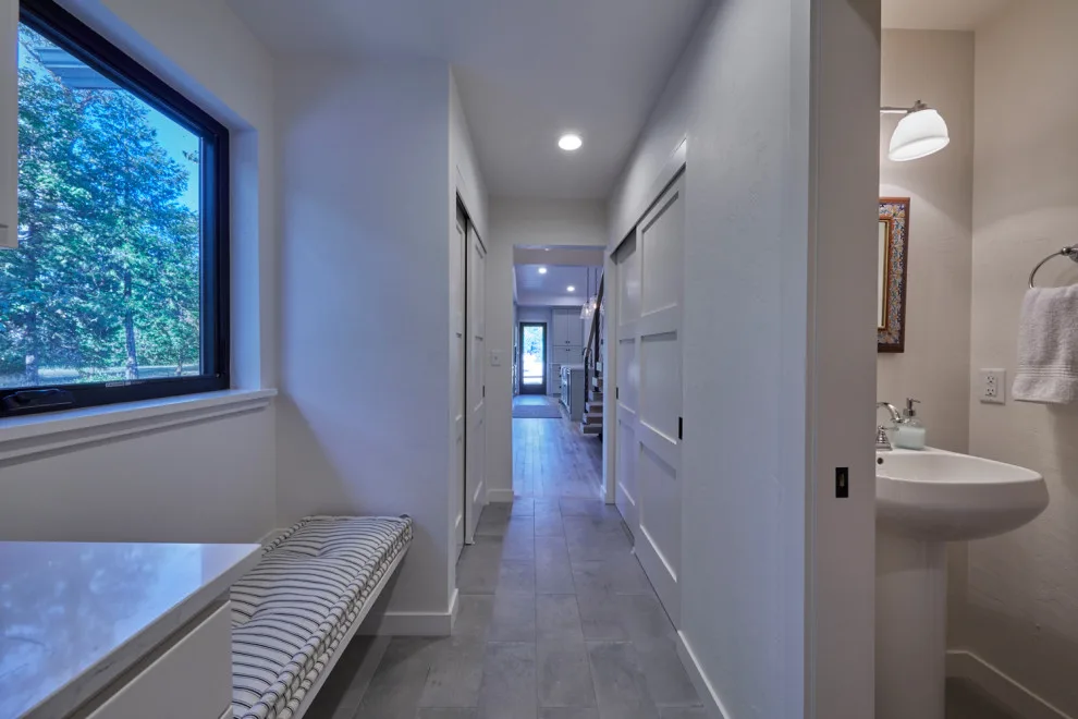 Oakridge Fresh Residence by Rainbow Valley Design & Construction - Photo 4