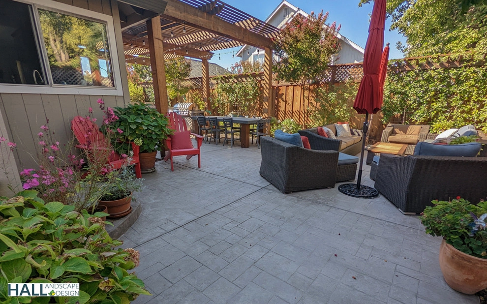 Fresh new patio, with new outdoor kitchen by Hall Landscape Design - Photo 2