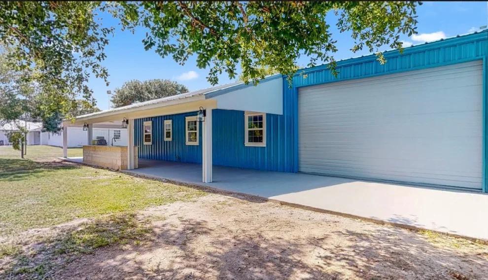 Amoraz Custom Builders, LLC - Photo 11