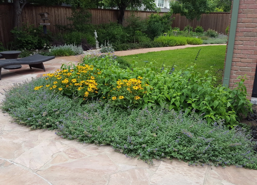 Backyard oasis by Happy Gardens - Photo 36