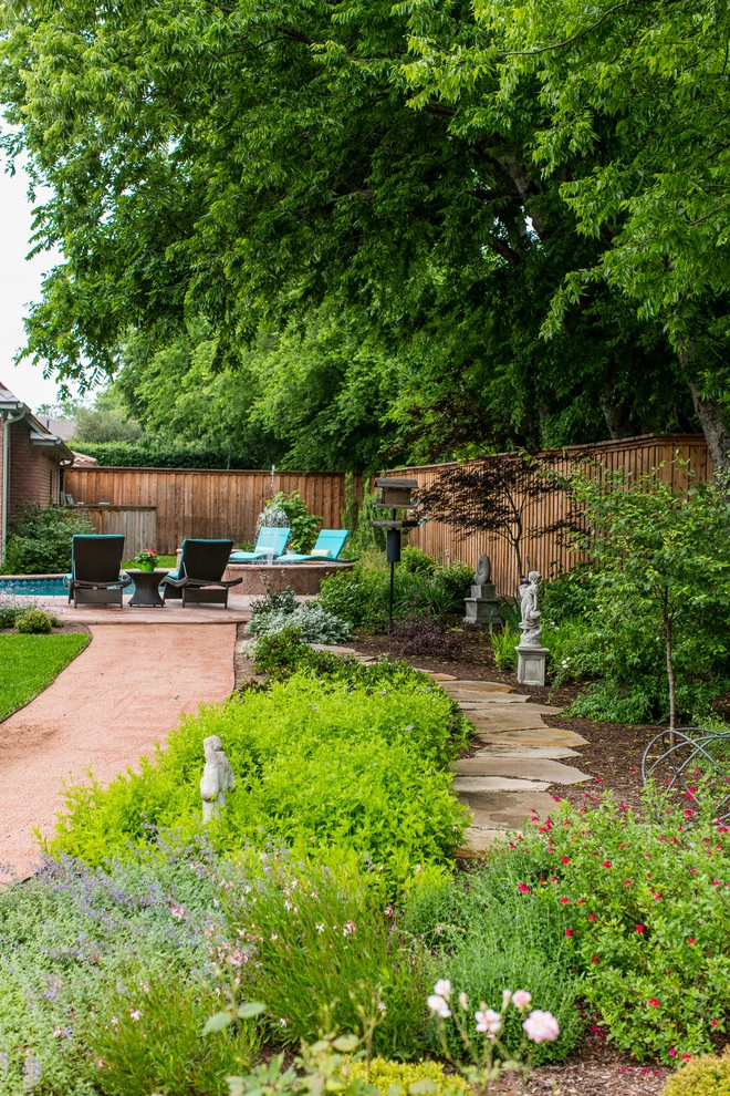 Backyard oasis by Happy Gardens - Photo 6