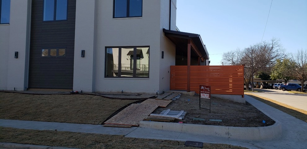 Modern but rooted in Texas by Happy Gardens - Photo 2