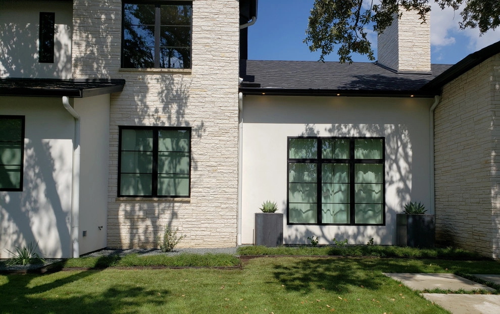 Modern front yard by Happy Gardens - Photo 4