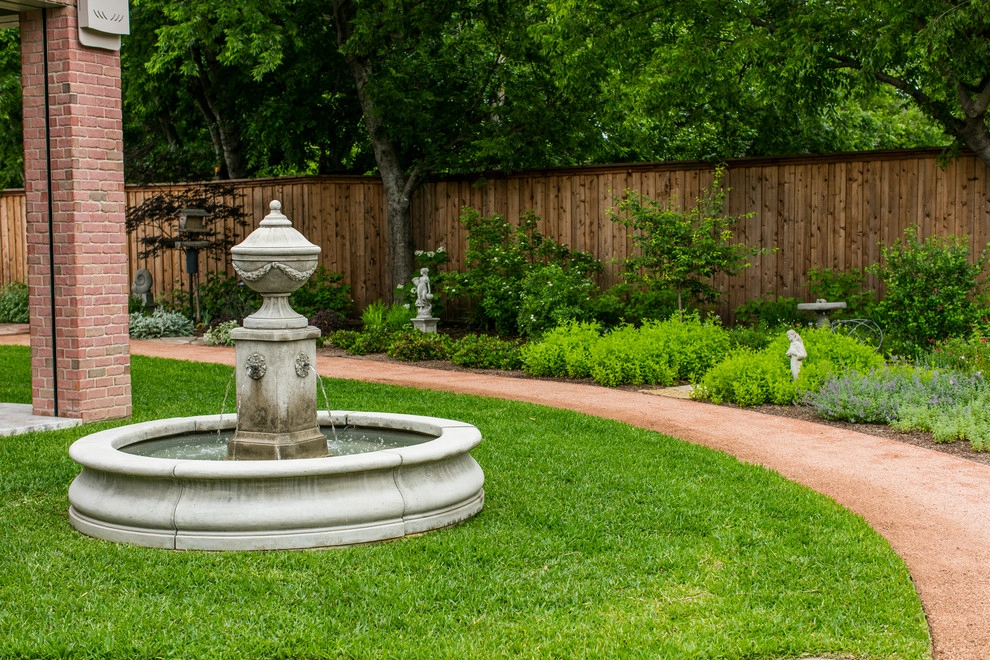 Backyard oasis by Happy Gardens - Photo 25
