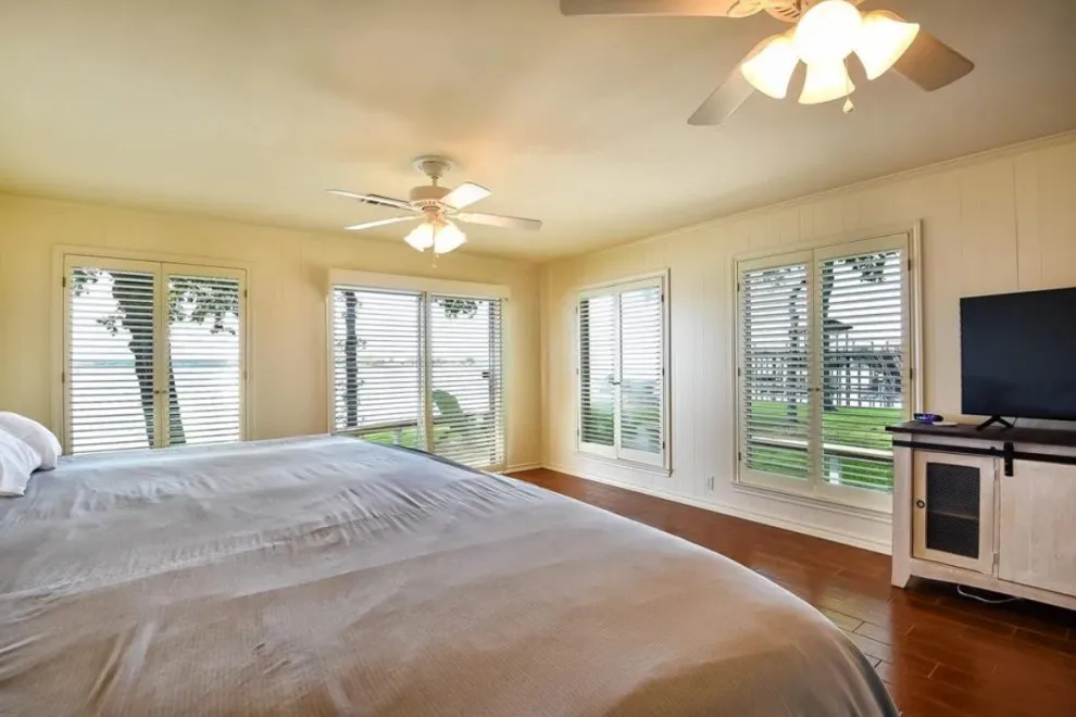 Eastwood Island Transformation Highlights by Lakeview Living LLC - Photo 26