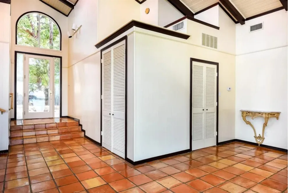 Lakeview Living LLC - Photo 7